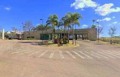 Imagem: O terreno possui 800m² de Área e está localizado em Santa