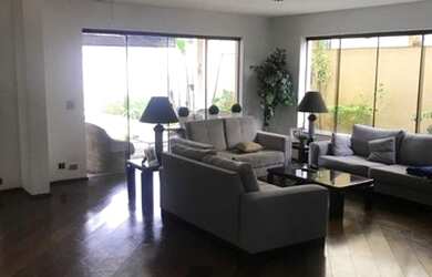 Imagem: A casa em condomínio possui 4 Dormitórios, 5 Banheiros, 2