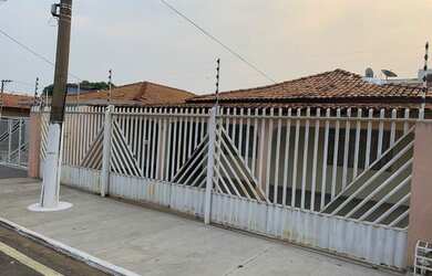 Imagem: A casa possui 5 Dormitórios, 2 Banheiros, 362m² de Área e