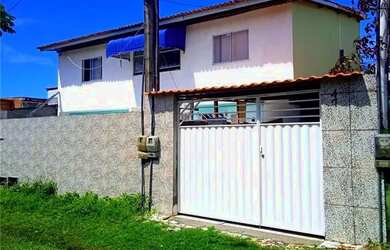 Imagem: A casa possui 3 Dormitórios, 2 Banheiros, 2 Vagas na garagem