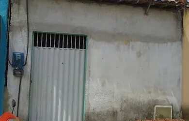 Imagem: A casa possui 2 Dormitórios, 1 Banheiro e está localizado