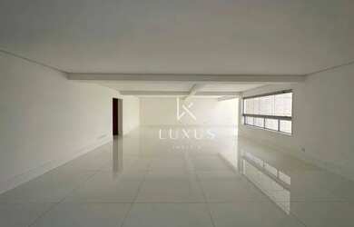 Imagem: O apartamento possui 4 Dormitórios, 4 Banheiros, 4 Vagas na