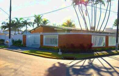 Imagem: A casa possui 5 Dormitórios, 5 Banheiros, 5 Vagas na garagem