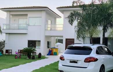 Imagem: A casa em condomínio possui 4 Dormitórios, 5 Banheiros, 600m²