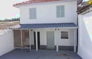 Imagem: A casa possui 2 Dormitórios, 1 Banheiro, 1 Vaga na garagem