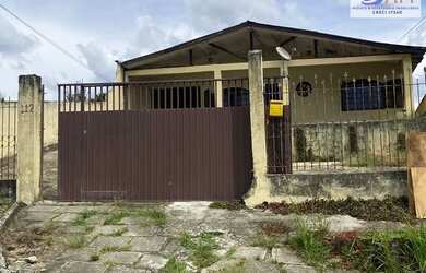 Imagem: A casa possui 4 Dormitórios, 3 Banheiros, 1 Vaga na garagem