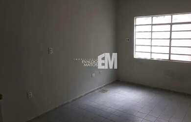 Imagem: A casa possui 1 Dormitório, 1 Banheiro e 55m² de Área e está