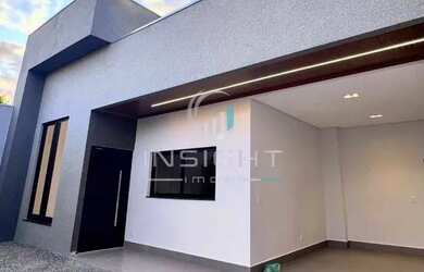 Imagem: A casa possui 2 Dormitórios, 2 Banheiros, 3 Vagas na garagem