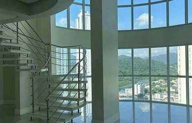 Imagem: O apartamento possui 4 Dormitórios, 5 Banheiros, 4 Vagas na