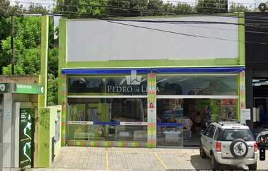 Imagem: O depósito possui 4 Vagas na garagem, 260m² de Área e está