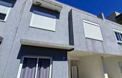 Imagem: A casa em condomínio possui 3 Dormitórios, 2 Banheiros, 1