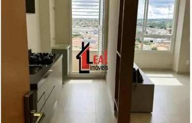 Imagem: O apartamento possui 1 Dormitório, 1 Banheiro, 1 Vaga na garagem