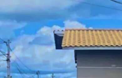 Imagem: A casa possui 2 Dormitórios, 1 Banheiro, 1 Vaga na garagem