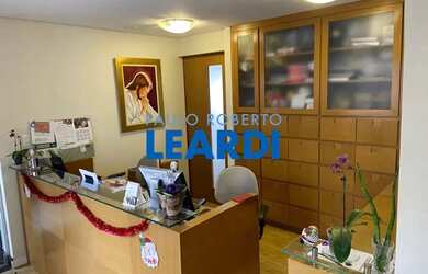 Imagem: O depósito possui 2 Vagas na garagem, 90m² de Área e está