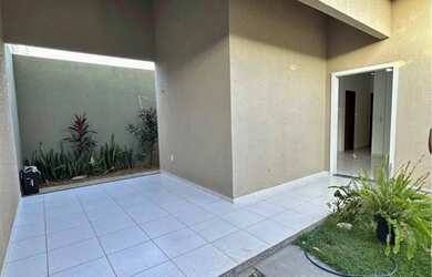 Imagem: A casa à venda possui 3 Dormitórios, 1 Banheiro, 1 Vaga na