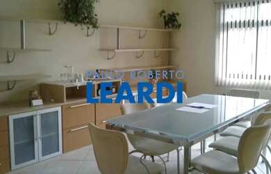 Imagem: O depósito possui 3 Vagas na garagem, 322m² de Área e está