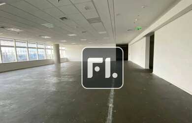 Imagem: O depósito possui 5 Vagas na garagem, 2.471m² de Área e