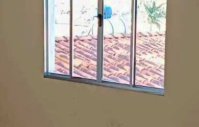 Imagem: A casa possui 4 Dormitórios, 2 Banheiros, 1 Vaga na garagem