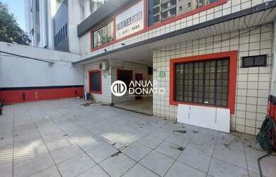 Imagem: O depósito possui 5 Vagas na garagem e 360m² de Área e está