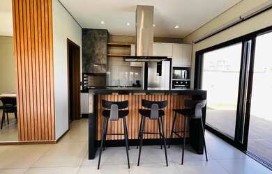 Imagem: A casa em condomínio possui 3 Dormitórios, 3 Banheiros, 2