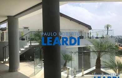 Imagem: A casa em condomínio à venda possui 4 Dormitórios, 5 Banheiros