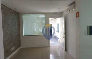 Imagem: O depósito possui 4 Vagas na garagem, 380m² de Área e está