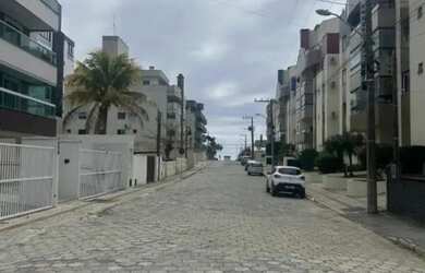 Imagem: A casa possui 3 Dormitórios, 2 Banheiros, 3 Vagas na garagem