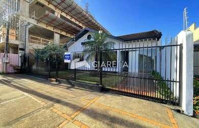 Imagem: A casa possui 3 Dormitórios, 2 Banheiros, 267m² de Área e