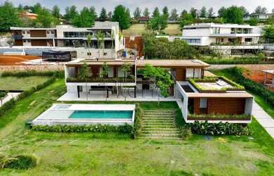 Imagem 2: Sobrado à venda em Bragança Paulista, Condomínio Quinta da Baroneza...