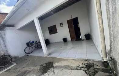 Imagem: A casa possui 2 Dormitórios, 2 Banheiros e está localizado