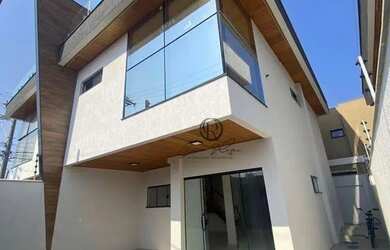 Imagem: A casa possui 4 Dormitórios, 4 Banheiros, 2 Vagas na garagem