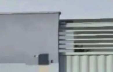 Imagem: A casa possui 2 Dormitórios, 1 Banheiro, 1 Vaga na garagem