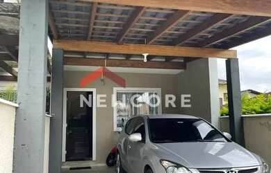 Imagem: A casa possui 3 Dormitórios, 3 Banheiros, 2 Vagas na garagem