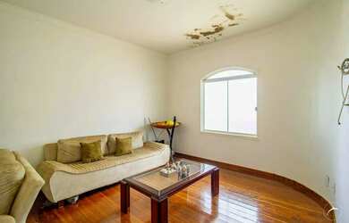 Imagem: A casa possui 5 Dormitórios, 5 Banheiros, 5 Vagas na garagem