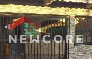 Imagem: A casa possui 2 Dormitórios, 2 Banheiros, 2 Vagas na garagem