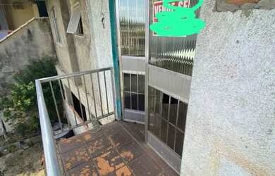 Imagem: A casa possui 1 Dormitório, 1 Banheiro, 1 Vaga na garagem