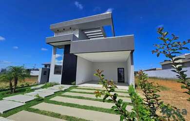 Imagem: A casa possui 3 Dormitórios, 4 Banheiros, 2 Vagas na garagem