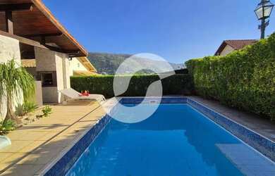 Imagem: A casa possui 3 Dormitórios, 3 Banheiros, 3 Vagas na garagem