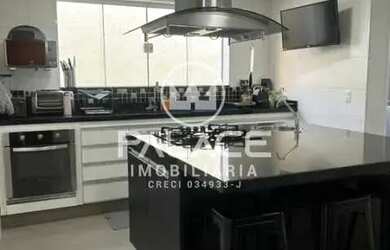 Imagem: A casa possui 2 Dormitórios, 1 Banheiro, 2 Vagas na garagem