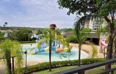 Imagem: O apartamento possui 2 Dormitórios, 2 Banheiros e Imóvel mobiliado