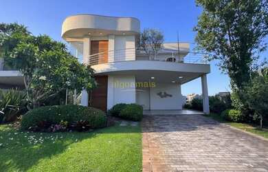 Imagem: A casa em condomínio possui 5 Dormitórios, 5 Banheiros, 2