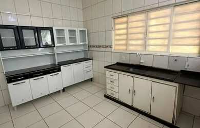 Imagem: A casa possui 2 Dormitórios, 2 Banheiros, 1 Vaga na garagem