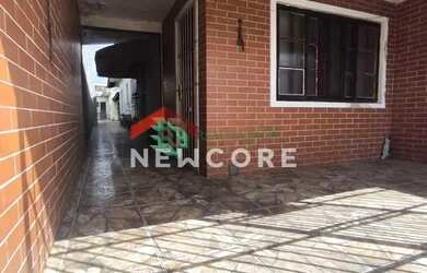 Imagem: A casa possui 2 Dormitórios, 2 Banheiros, 4 Vagas na garagem