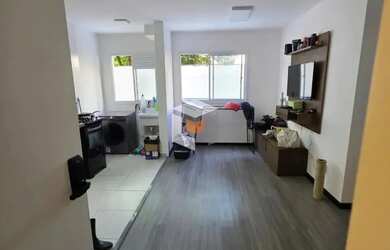 Imagem: O apartamento possui 2 Dormitórios, 1 Banheiro, 1 Vaga na garagem