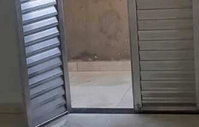 Imagem: A casa possui 2 Dormitórios, 2 Banheiros e está localizado