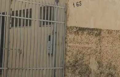 Imagem: A casa possui 2 Dormitórios, 2 Banheiros, 1 Vaga na garagem