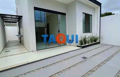 Imagem: A casa possui 2 Dormitórios, 2 Banheiros, 2 Vagas na garagem