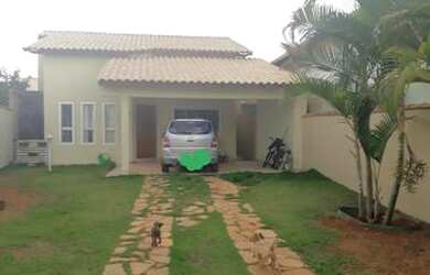 Imagem: A casa em condomínio possui 3 Dormitórios, 3 Banheiros, 2