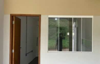 Imagem: A kitnet possui 1 Dormitório, 1 Banheiro, 1 Vaga na garagem