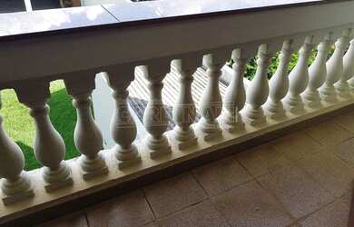 Imagem: A casa possui 2 Dormitórios, 2 Banheiros, 2 Vagas na garagem